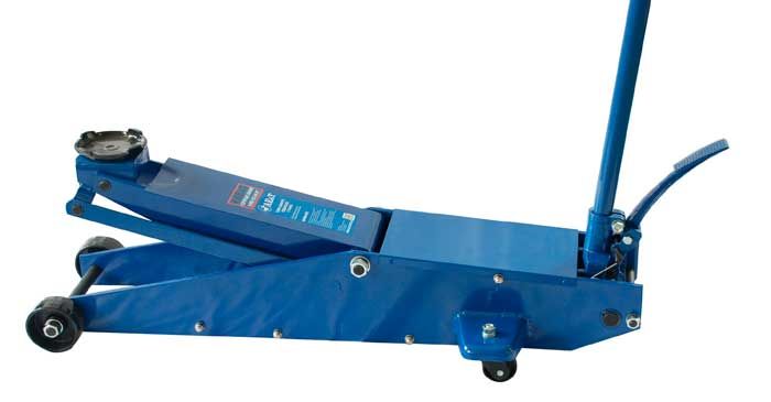 Домкрат подкатной T32003 AE&T 3т длинный